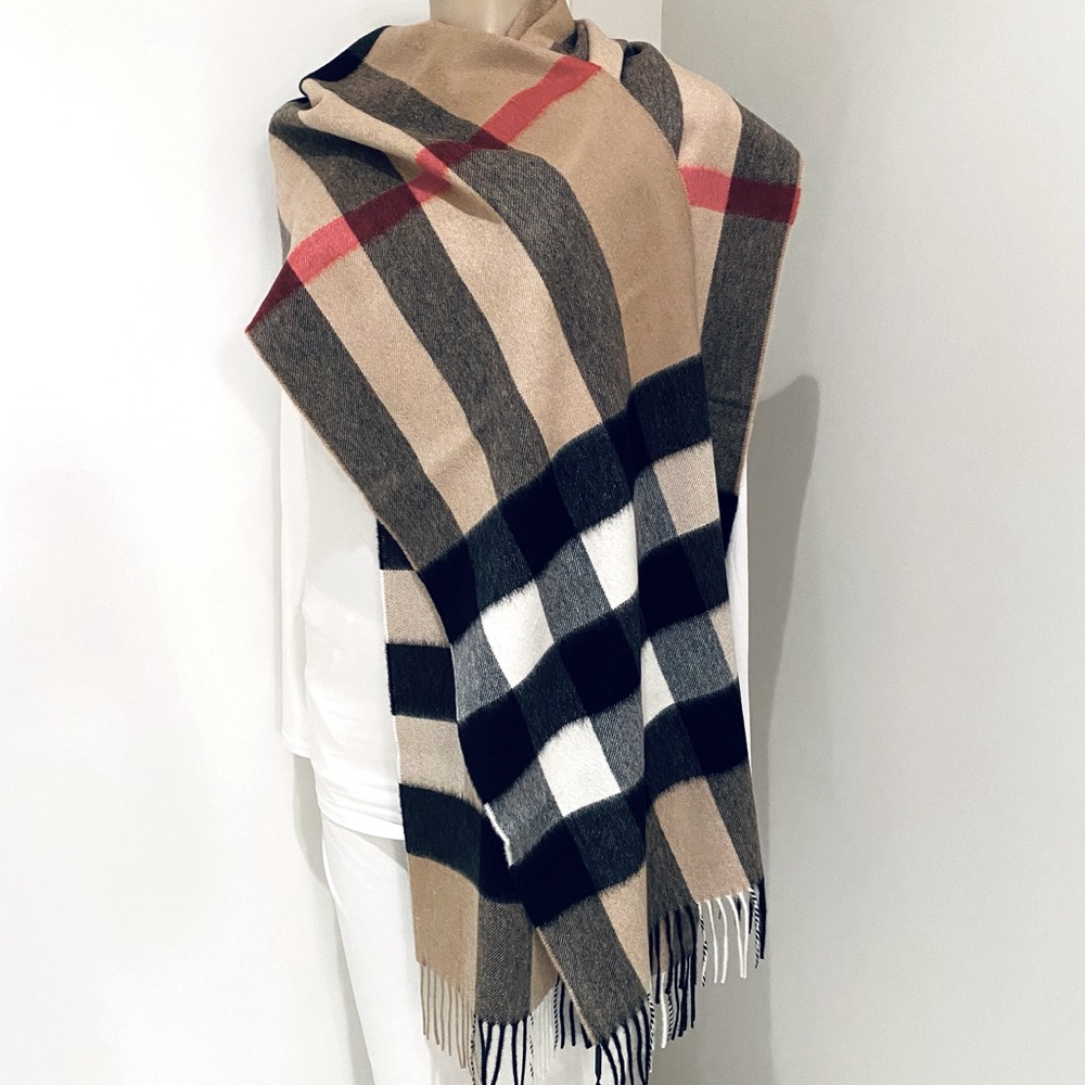 BURBERRY LONDON HALF MEGA CHECK CASHMERE SCARF. - Picture 2 of 9